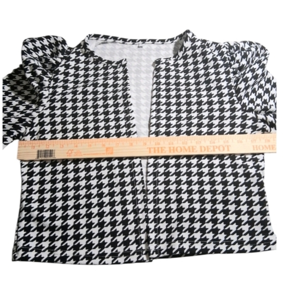 NWT, Sz. S, black and white, cropped long-sleeved, open front sweater/coat. - Picture 5 of 8